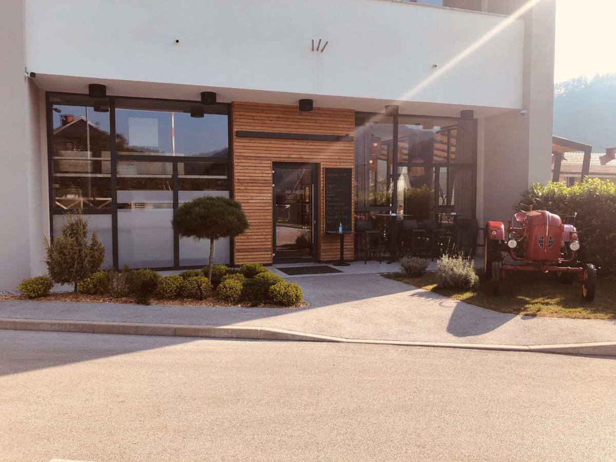 Hotel Na Vasi Restavracija In Prenocisca Škofja Loka Exteriér fotografie