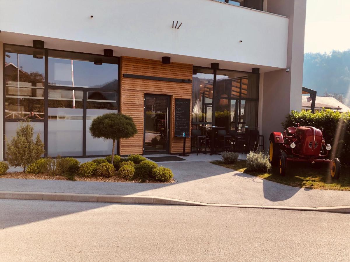 Hotel Na Vasi Restavracija In Prenocisca Škofja Loka Exteriér fotografie
