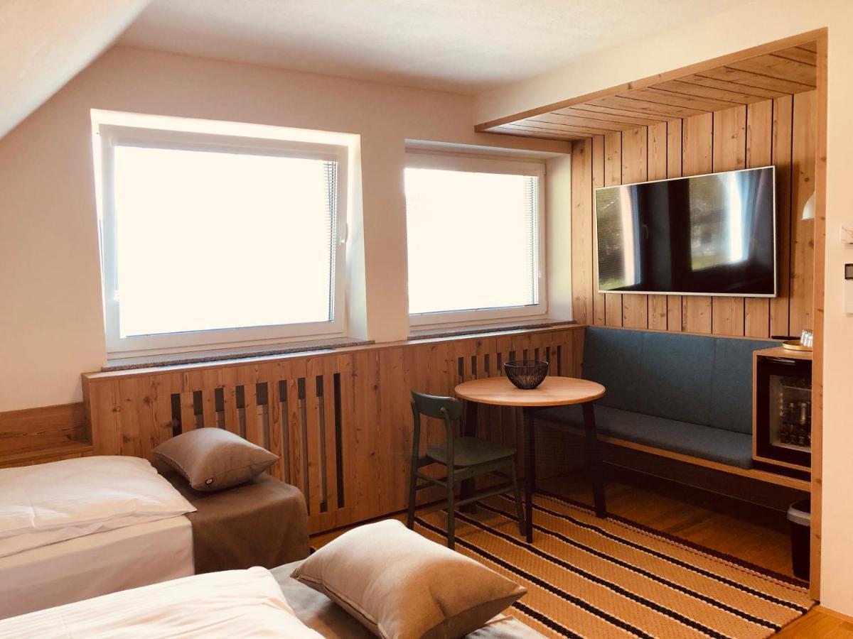 Hotel Na Vasi Restavracija In Prenocisca Škofja Loka Exteriér fotografie