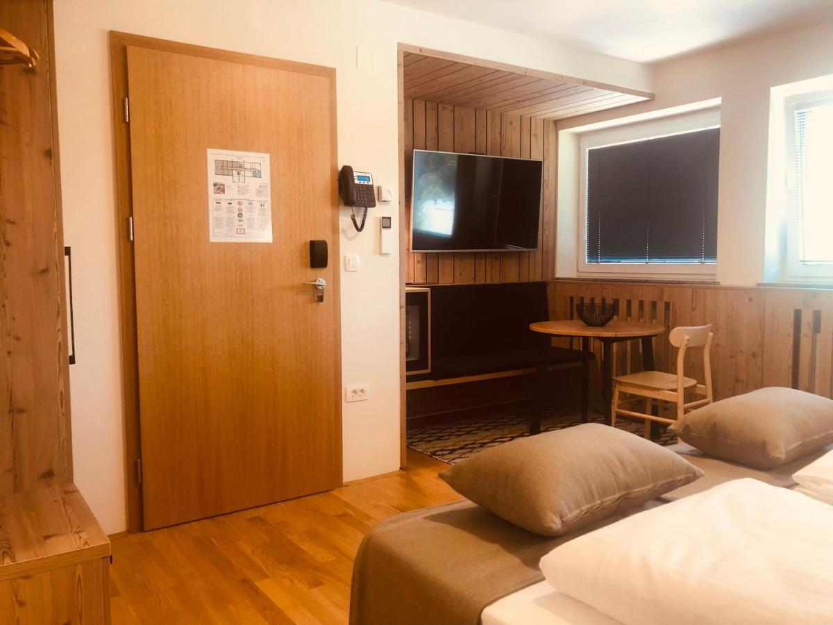 Hotel Na Vasi Restavracija In Prenocisca Škofja Loka Exteriér fotografie