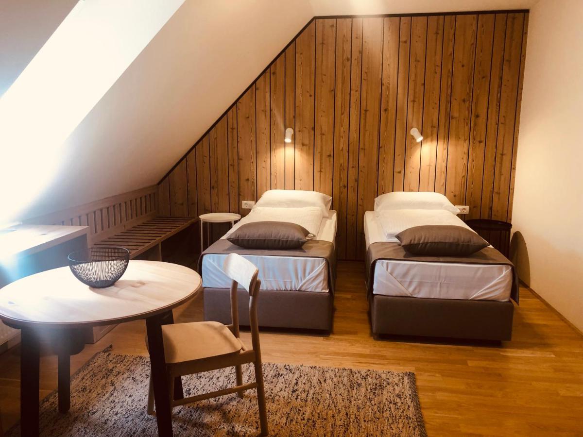 Hotel Na Vasi Restavracija In Prenocisca Škofja Loka Exteriér fotografie