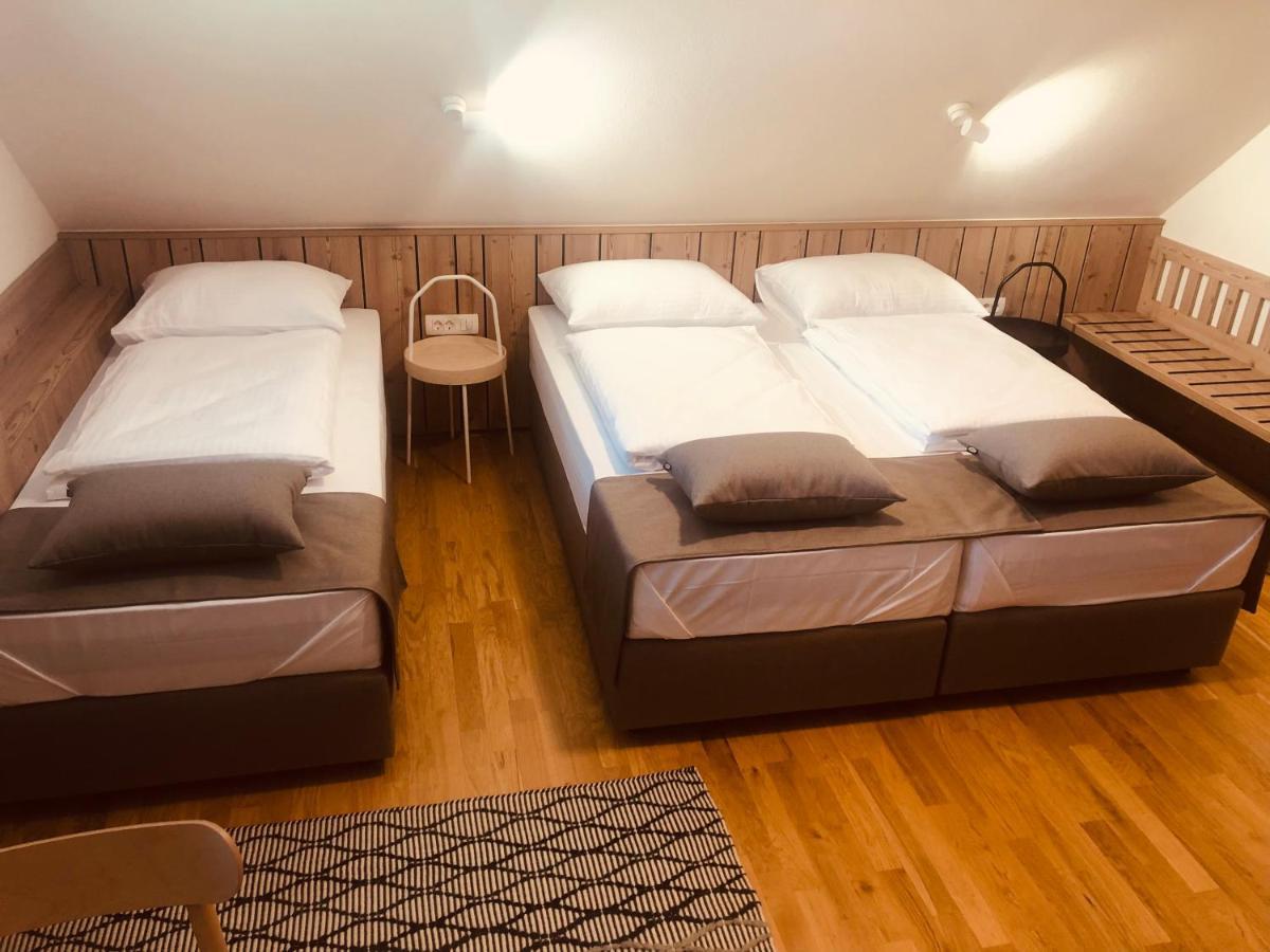 Hotel Na Vasi Restavracija In Prenocisca Škofja Loka Exteriér fotografie