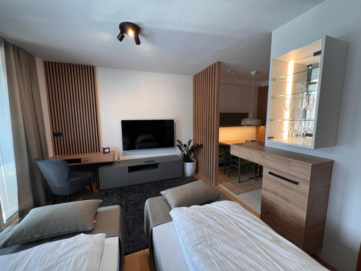 Hotel Na Vasi Restavracija In Prenocisca Škofja Loka Exteriér fotografie