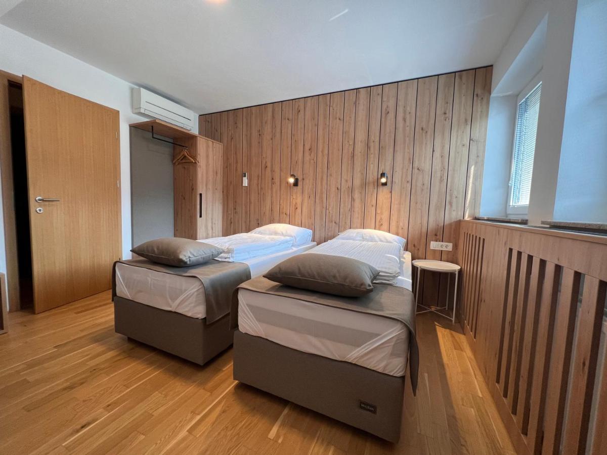 Hotel Na Vasi Restavracija In Prenocisca Škofja Loka Exteriér fotografie