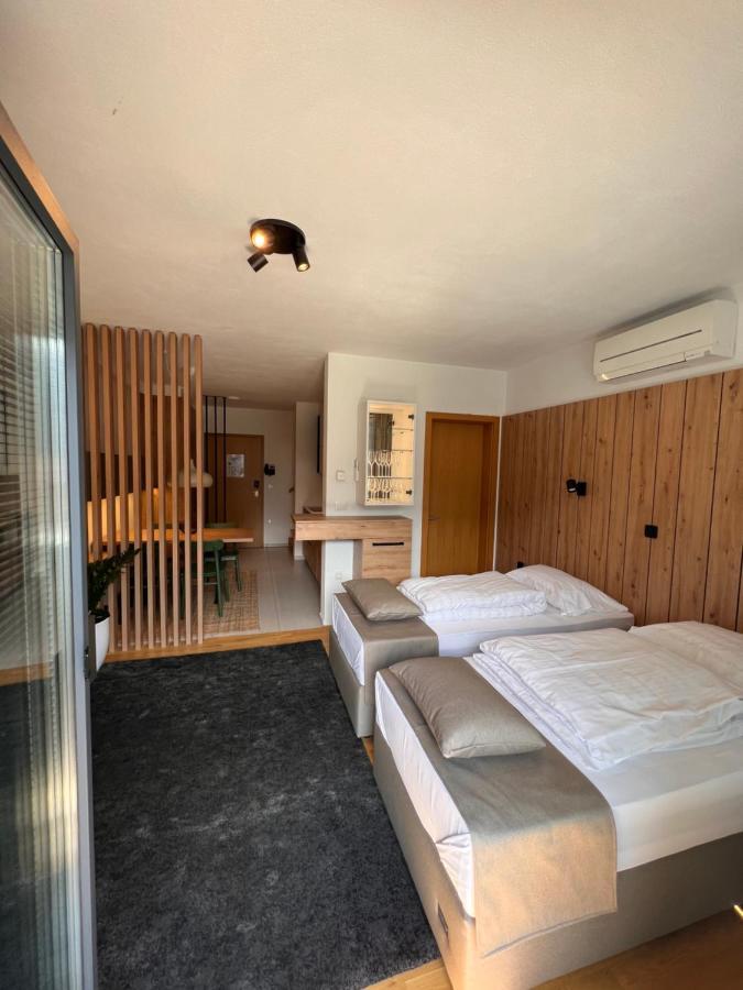 Hotel Na Vasi Restavracija In Prenocisca Škofja Loka Exteriér fotografie