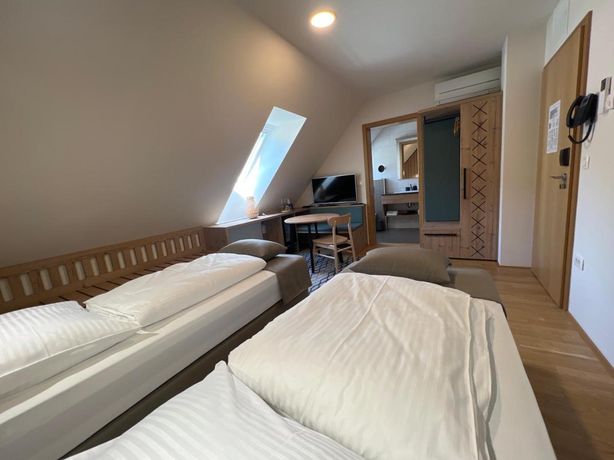 Hotel Na Vasi Restavracija In Prenocisca Škofja Loka Exteriér fotografie