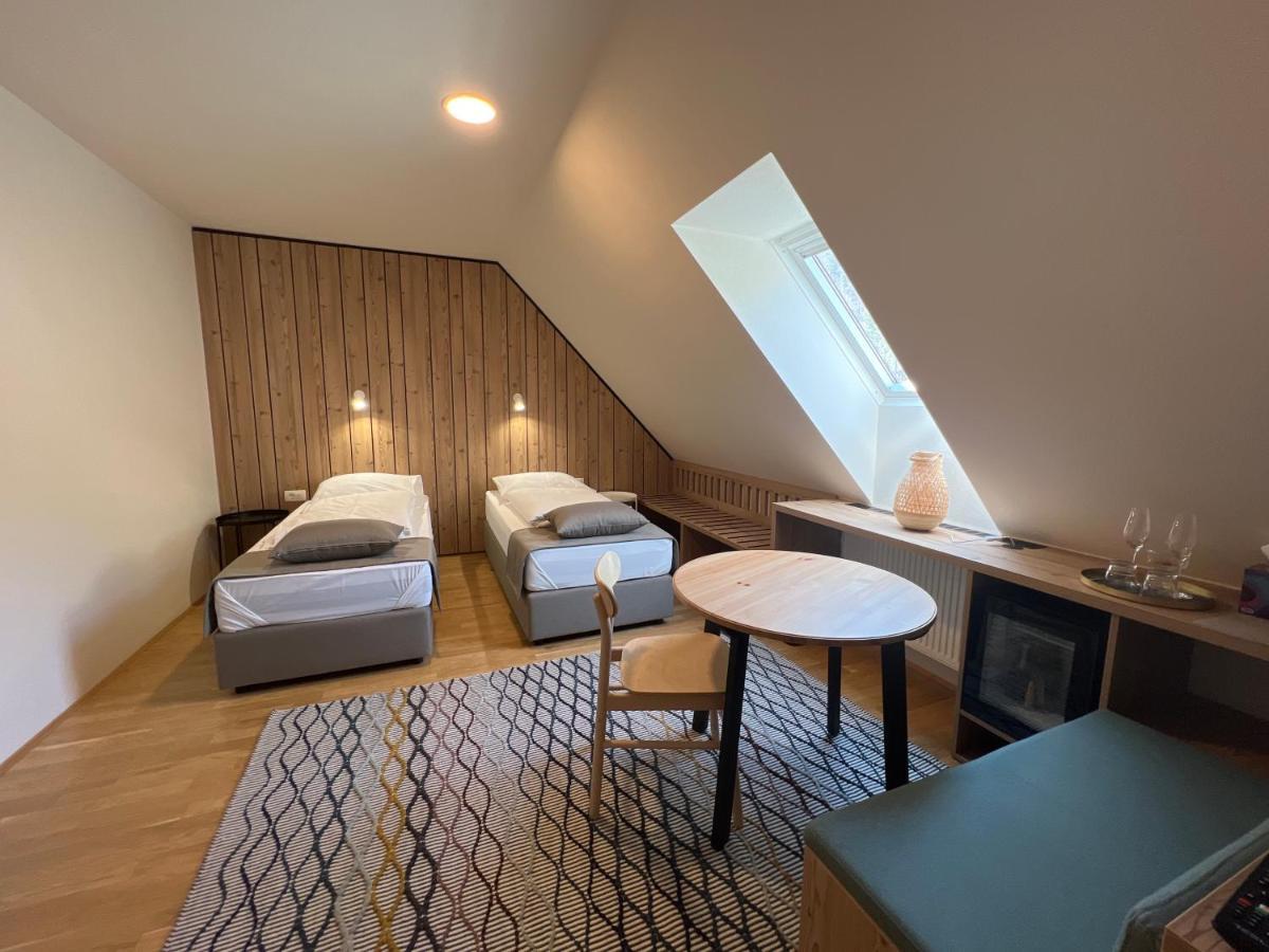 Hotel Na Vasi Restavracija In Prenocisca Škofja Loka Exteriér fotografie