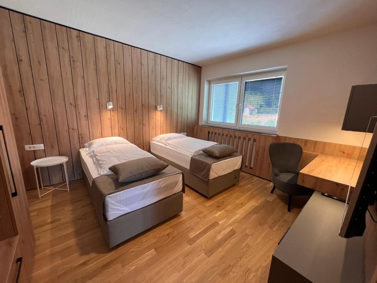 Hotel Na Vasi Restavracija In Prenocisca Škofja Loka Exteriér fotografie