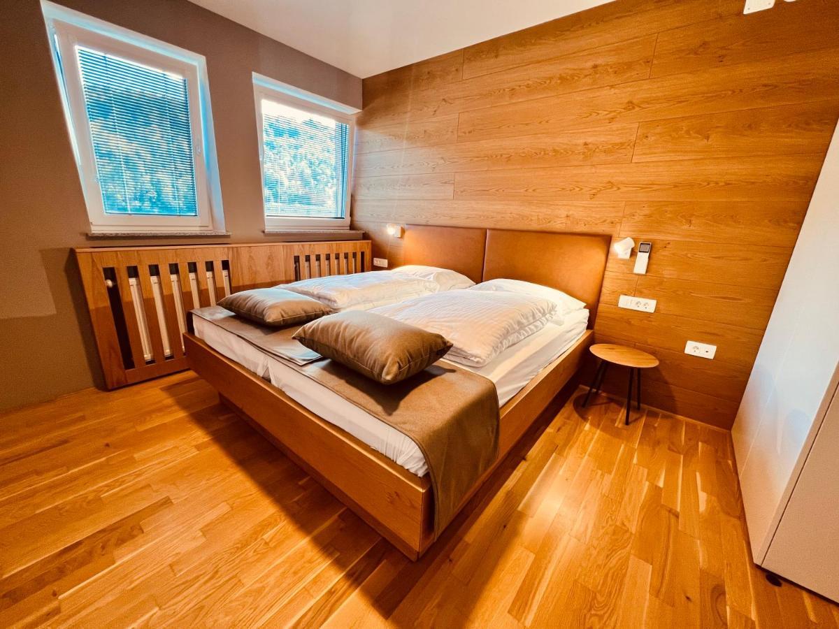 Hotel Na Vasi Restavracija In Prenocisca Škofja Loka Exteriér fotografie