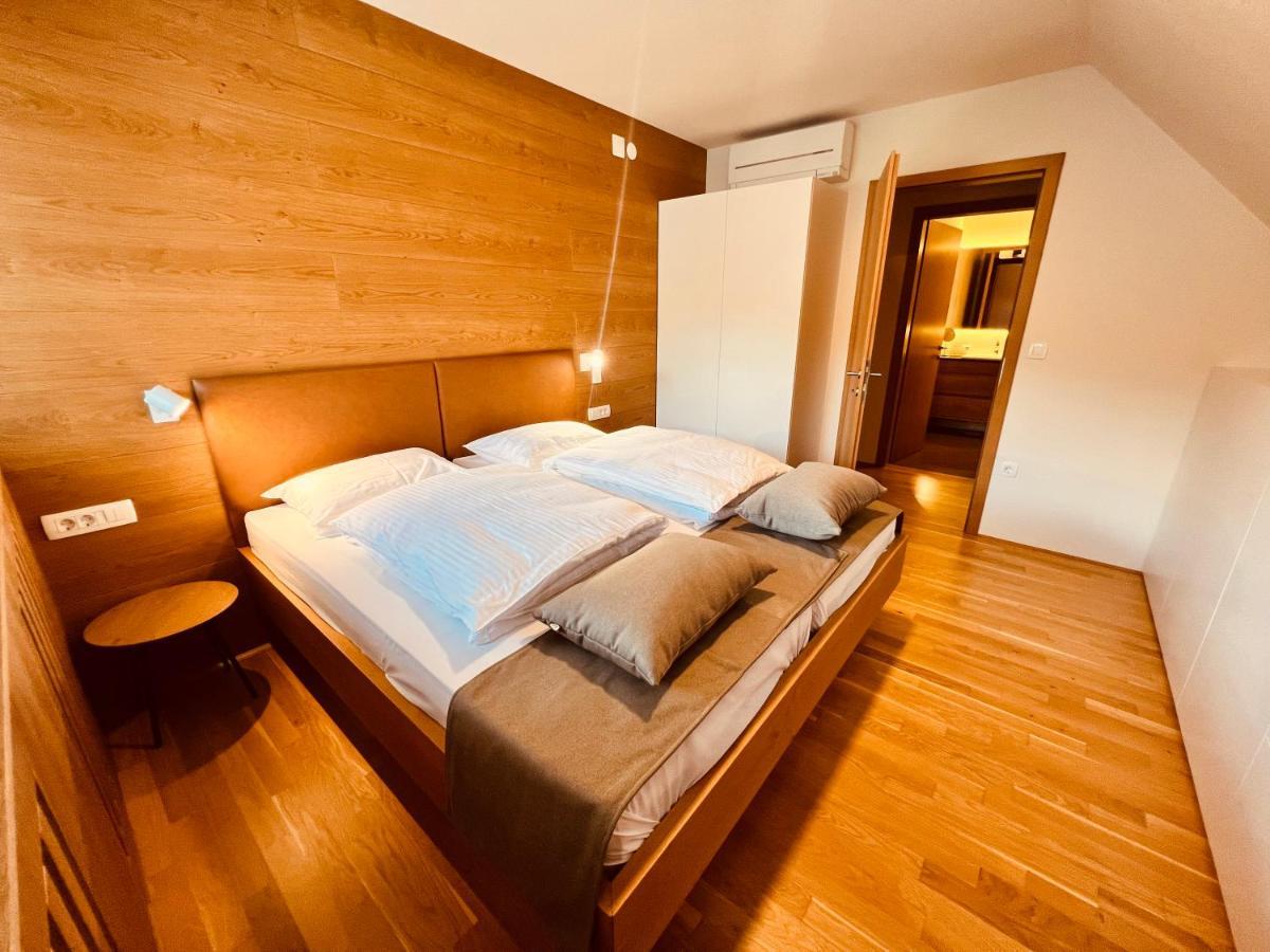 Hotel Na Vasi Restavracija In Prenocisca Škofja Loka Exteriér fotografie