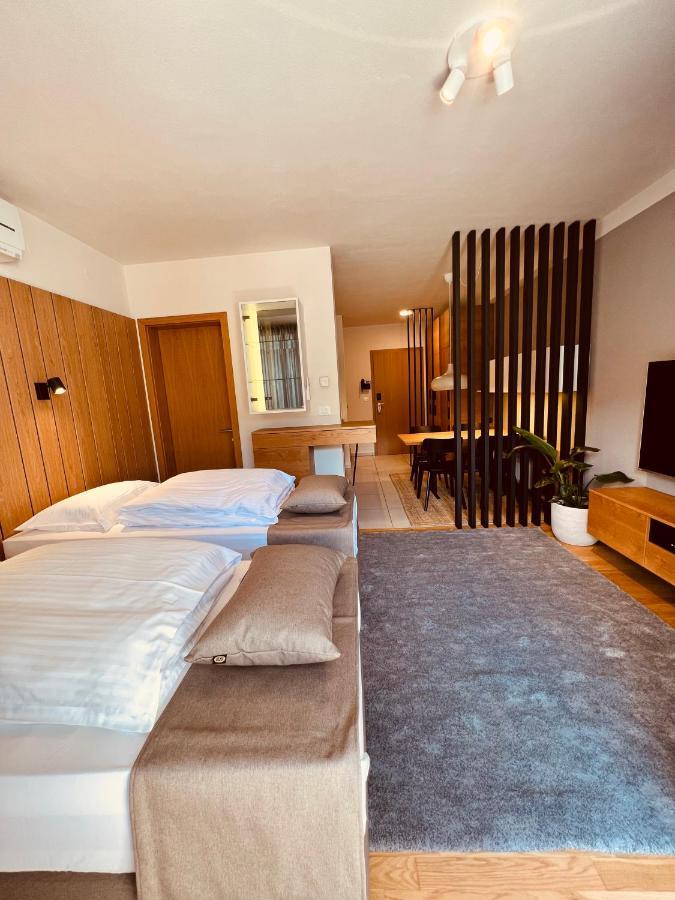 Hotel Na Vasi Restavracija In Prenocisca Škofja Loka Exteriér fotografie